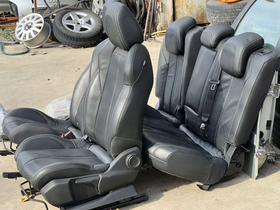 Салон със кори за Р 3008. 2019 година се продават комплект