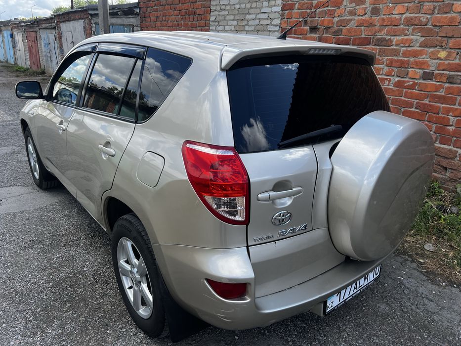 Продам Toyota RAV4