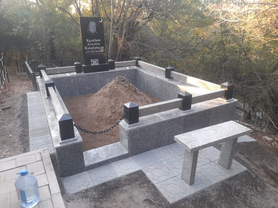 Памятники по Д.Ц