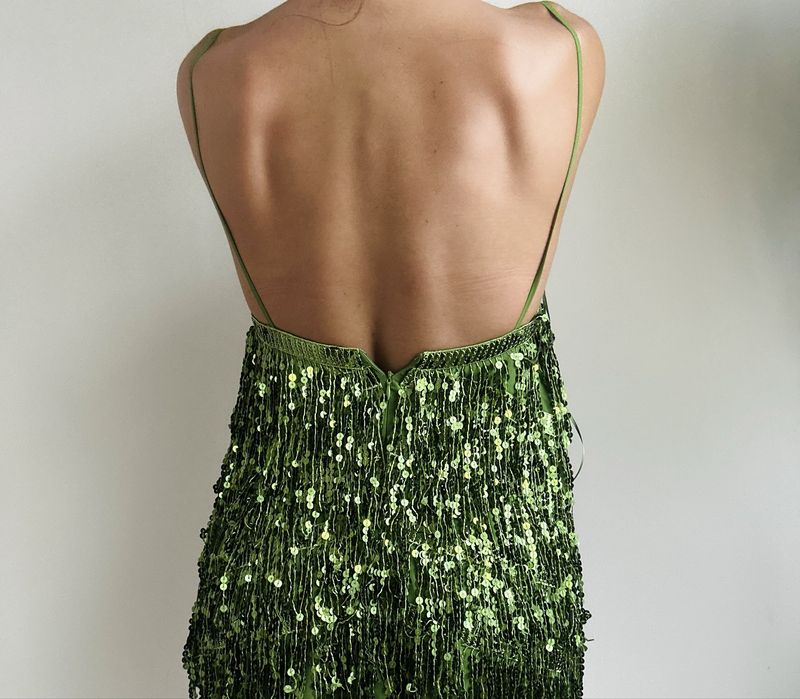 Зелена рокля с ресни и пайети + подплънки