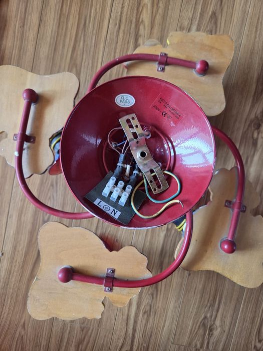 Corp iluminat  impecabil camera copilului