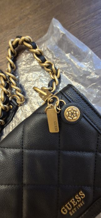 Дамска чанта GUESS