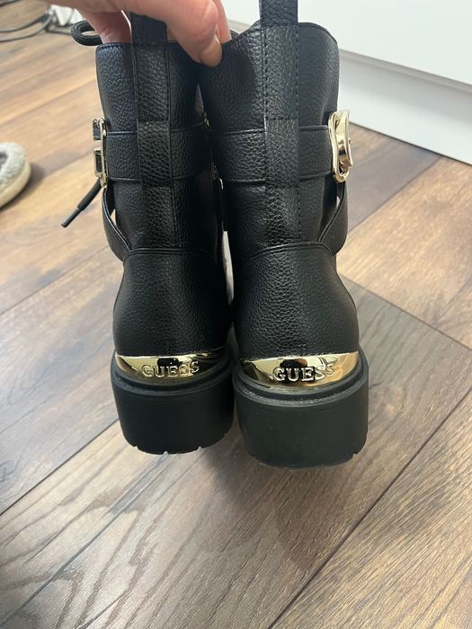 Нови Боти  Guess