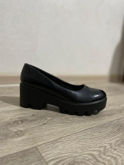 Туфли женские  черные