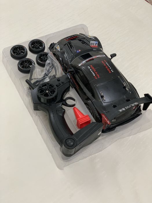 Продается самая быстрая игрушечная машинка.