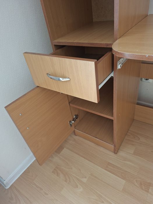 Продам компьютерный стол