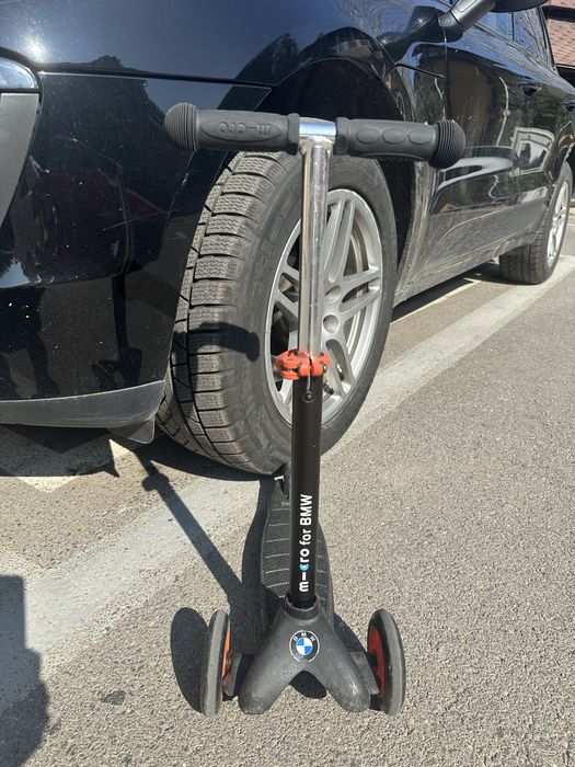 Лимитирана тротинетка Micro-BMW с нормални следи от употреба