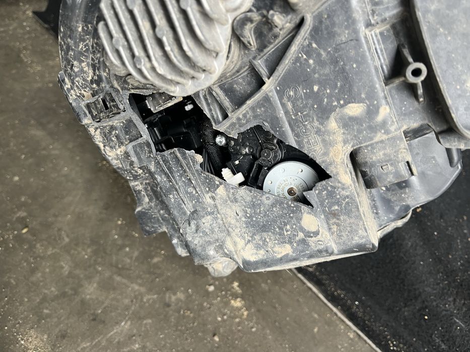 Десен адаптив лед фар бмв г11/12 ( adaptive led far bmw g11/12 )