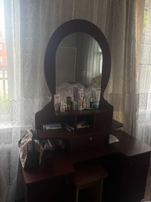 Продам туалетный столик