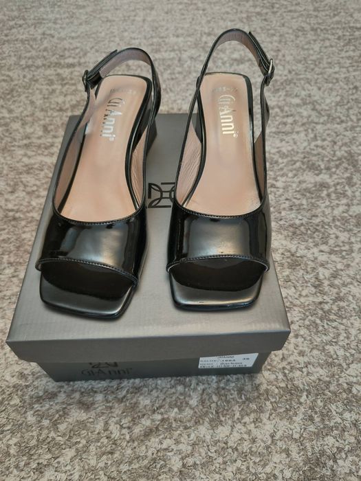 Елегантни сандали GiAnni