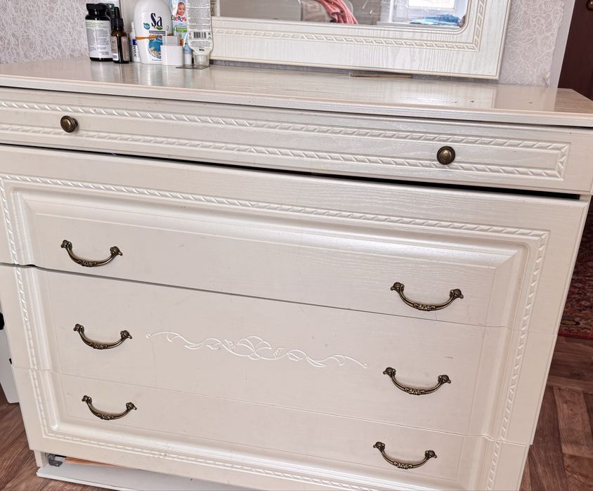 Продам спальный гарнитур