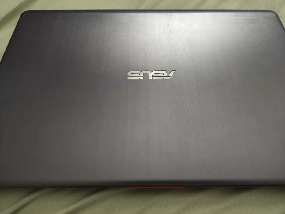 Asus VivoBook  intel i5 , cu probleme