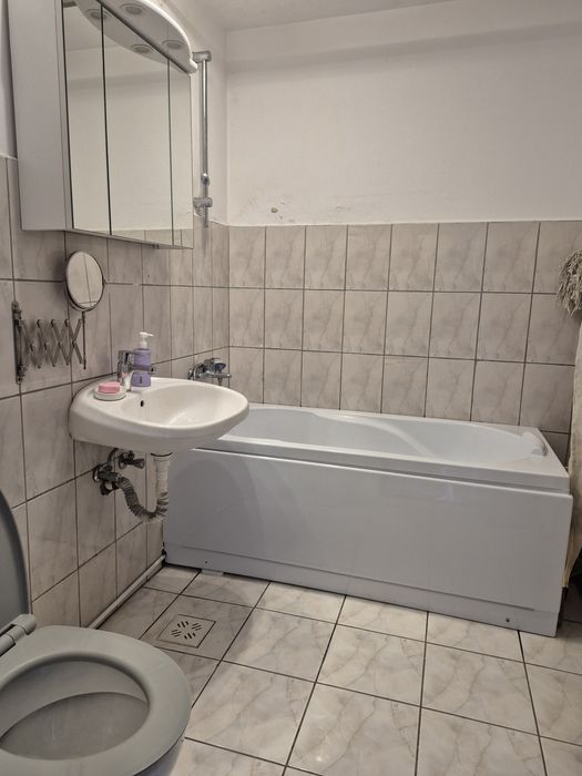 Apartament cu 3 camere, 72 mp, etaj 1, 2 locuri de parcare și 2 boxe – Strada Dacia, Codlea