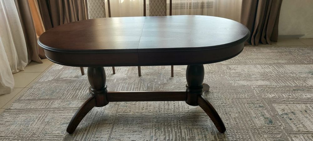 Стол для гостинной