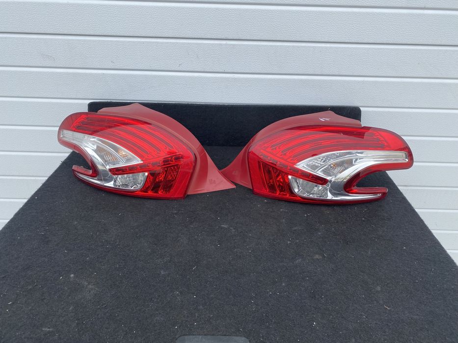 Stop /lampa / tripla stanga dreapta Peugeot 208