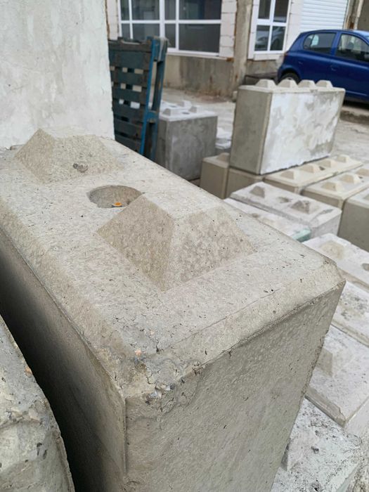 Бетонни блокове - взаимнозаключващи.