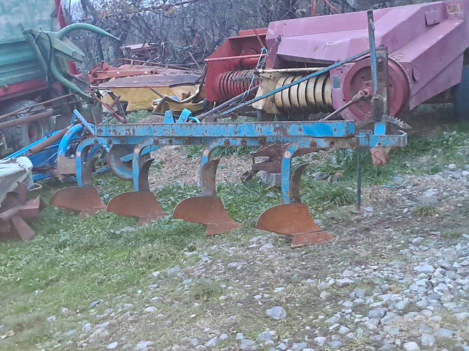 Rabewerk cu 4 brazde Krone 4 brazde.