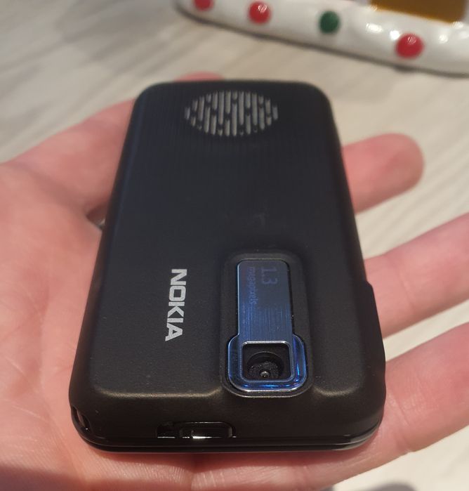 Vând Nokia 7100s Nou (0 minute).Pret 180 ron