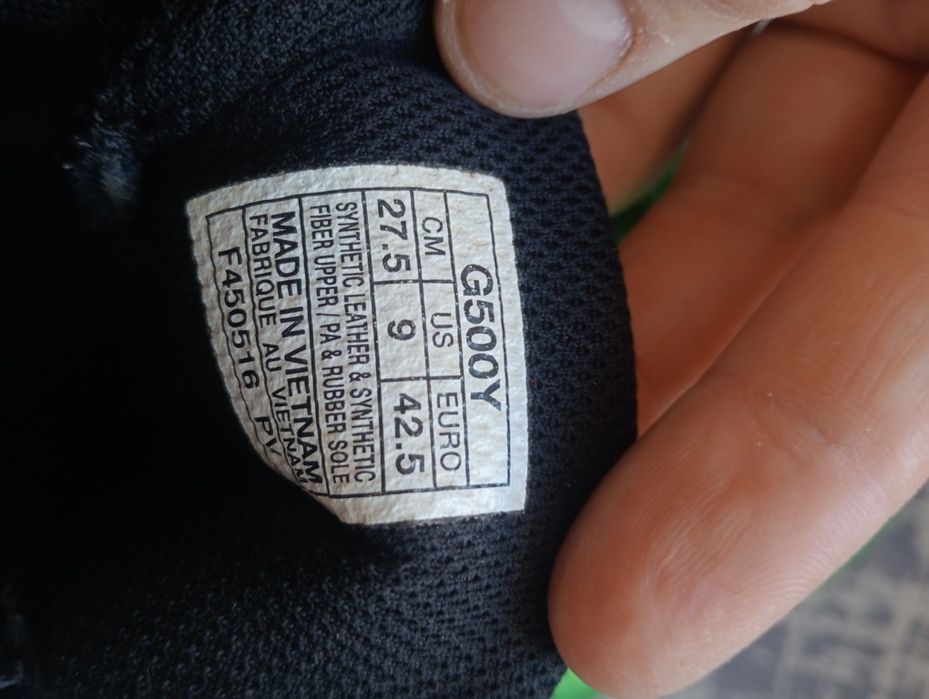 Vând cuie pentru atletism