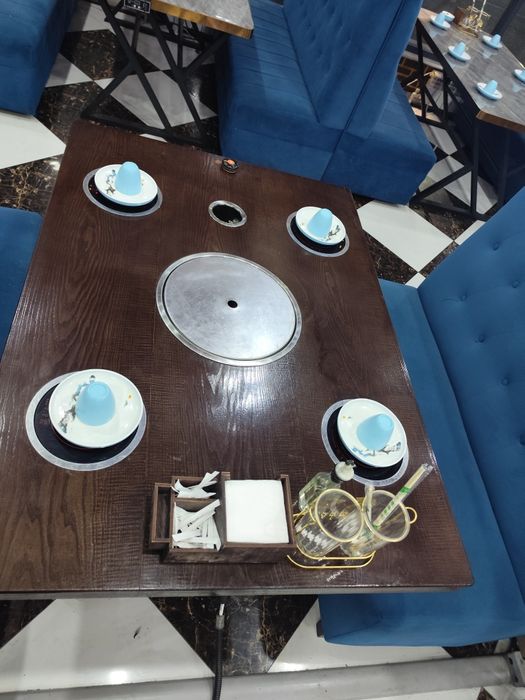 Столы для Хого и диваны, стулья