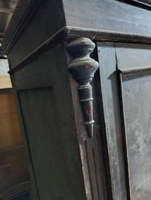 Шифоньер старинный.