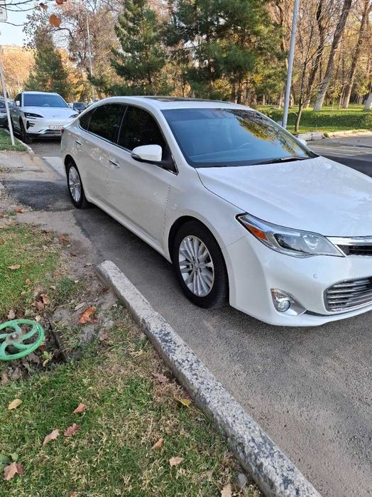 Toyota Avalon Limited 2015 sotiladi