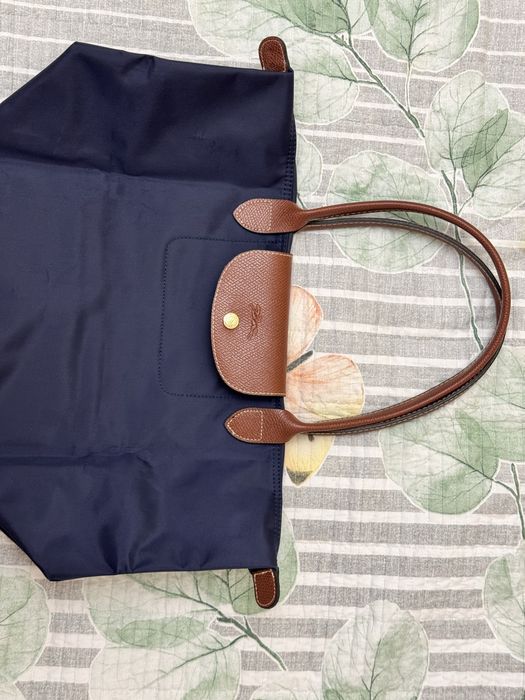 Сумки продаются miu miu и longchamp