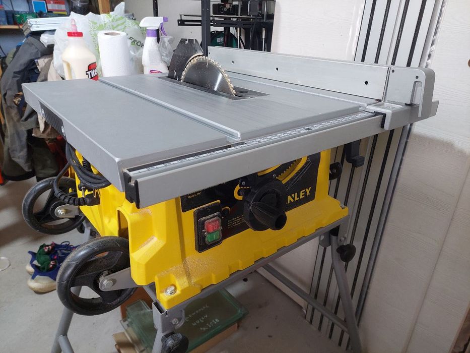 Настольная пила Stanley SST1800