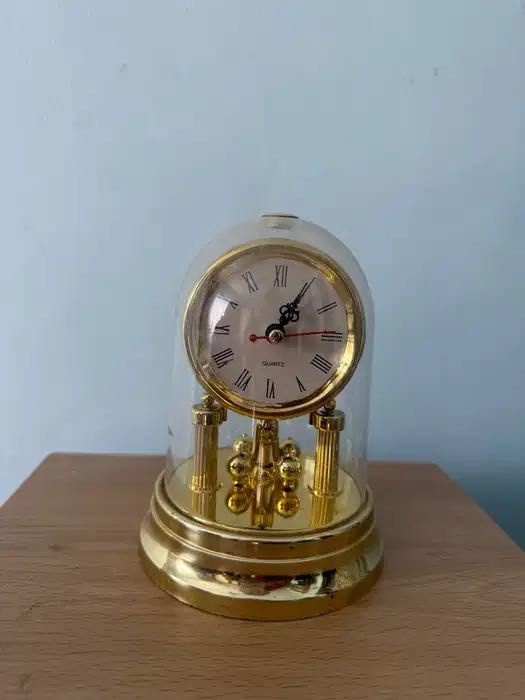 Vand  schimb doua ceasuri, unul Q&Q Japonez, unul Fossil si altele