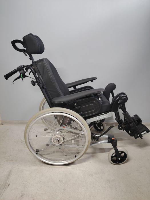 Fotoliu rulant/Carucior pentru persoane cu dizabilitati.140