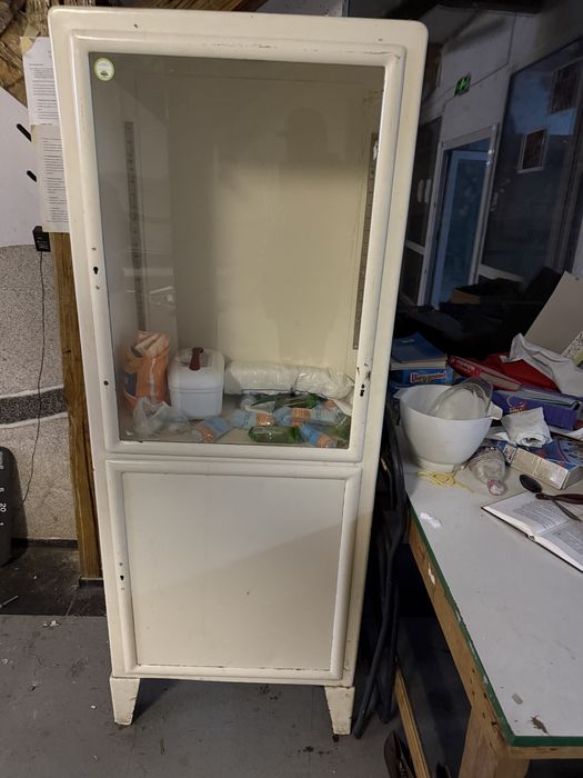 Dulap medicamente de metal