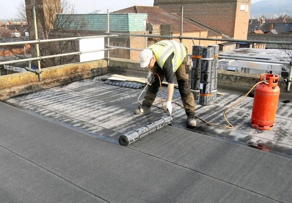 Ремонт крыши с материалам