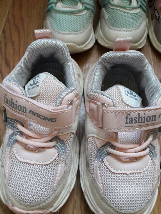 Продаю обувь детскую