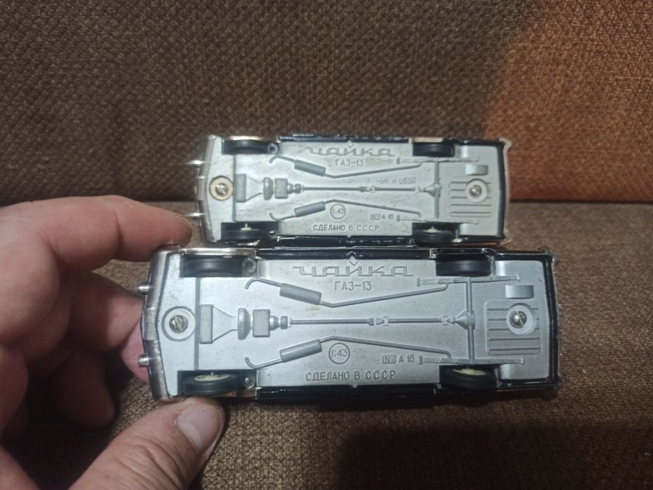 Две модели Чайка Газ 13 СССР