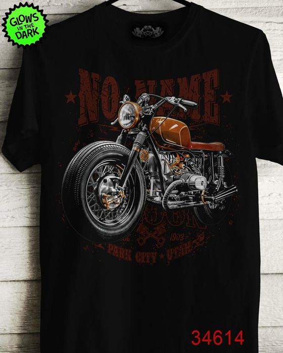 Тази ярка и впечатляваща тениска с гръмко светещ принт на вълк и мотор