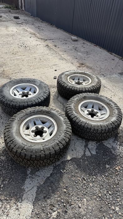 Продам шины с дисками 31x10.50R15