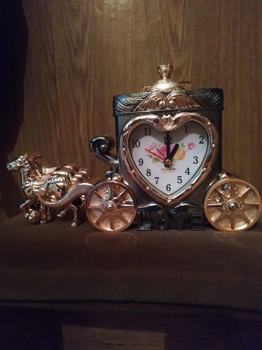 Часы "Карета Золушки".  Новые.
