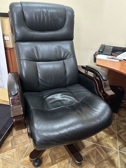 продам кожаное кресло