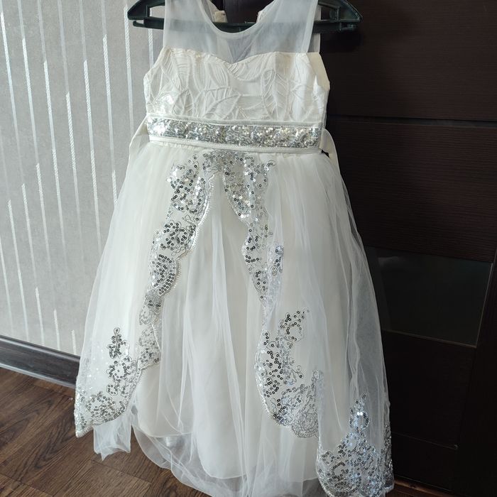 Продам платье на девочку