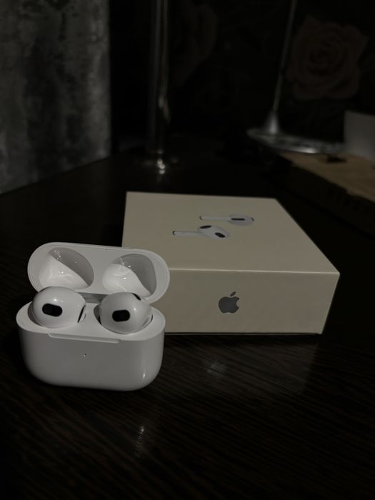 Продам airpods новые