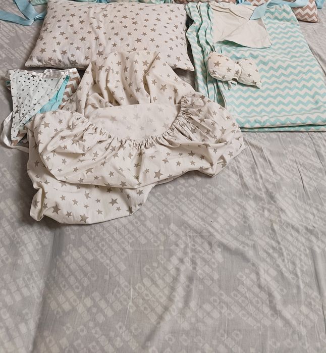 Балдахин, балдахинодержатель, комплект постельного белья.