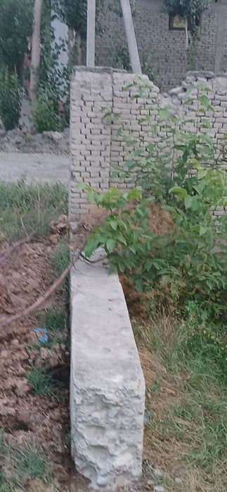 3тарафи йул 16сутик катта йулдан 200м ичкари айтворилар уралган.