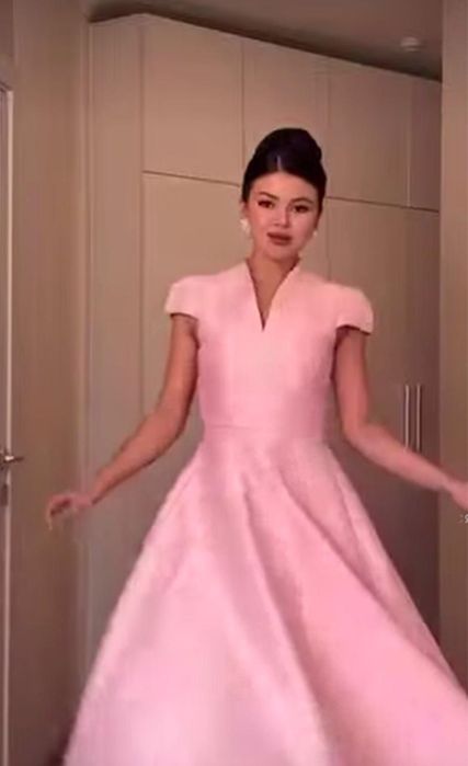 Продам новое платье, размер std. С этикеткой