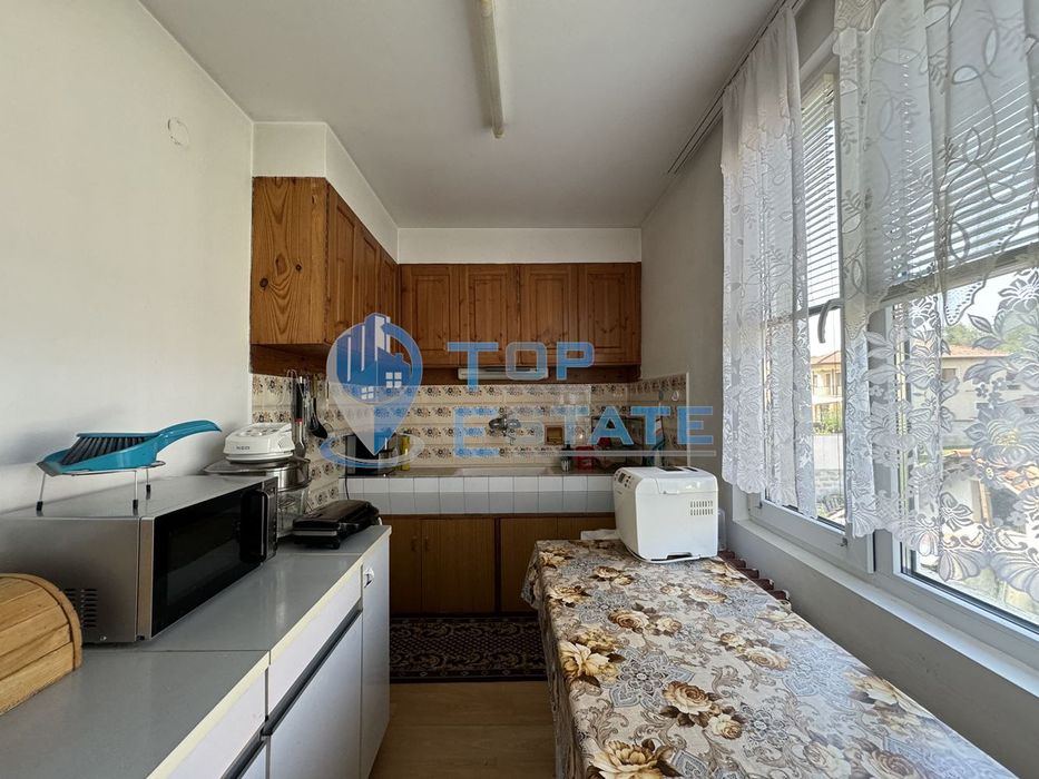 Етаж от къща с гараж в с. Поповци, област Габрово.