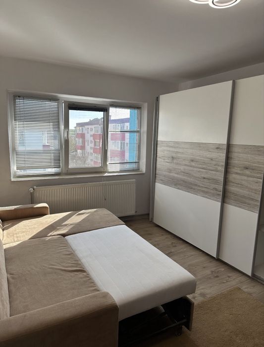 Închiriez apartament
