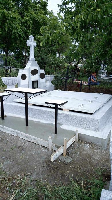 Monumente funerare iasi