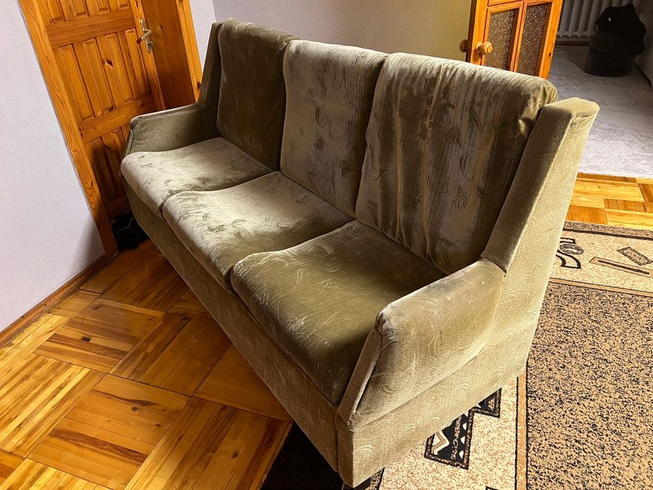 Диван раскладной стоит 9000