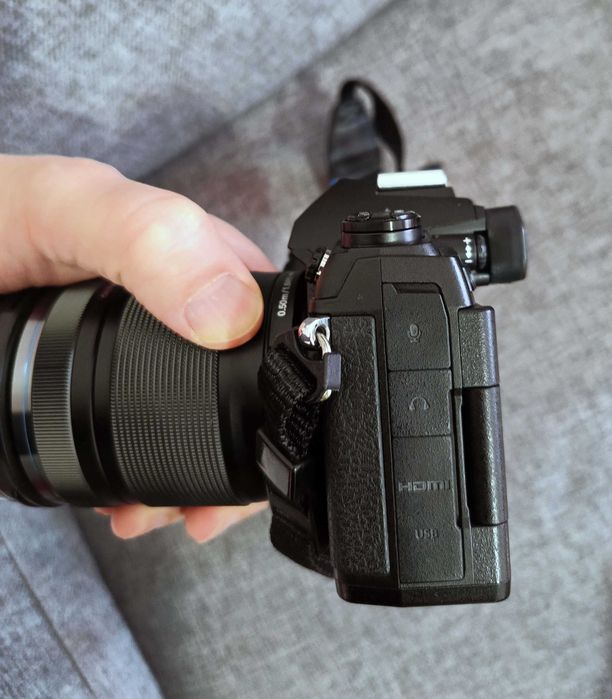 Olympus Om-d E-M1 Mark III + obiectiv 14-150mm