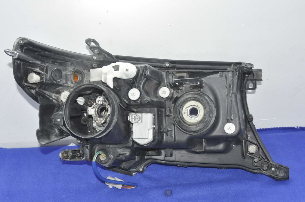 Фара Toyota Land Cruiser 200