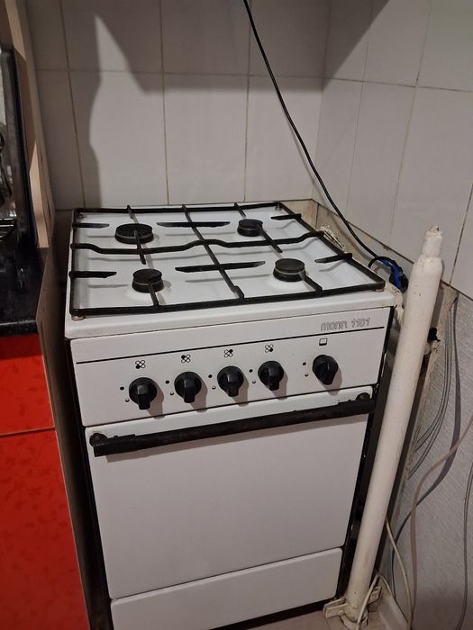 Продам ,газовую плиту.